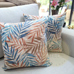 Kit com 2 Capas de Almofada Estampada - Folhas Azul e Marrom