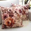 Kit com 2 Capas de Almofada Estampada - Flores - Fundo Bege