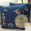 Kit com 2 Capas de Almofada Bordada Azul Marinho Moldura