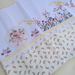 Trio Pano de Prato Bordado Sacaria Lisa Floral bege e rosa na internet