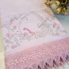 Toalha de Banho Rosa Bordada Personalizada Passarinho