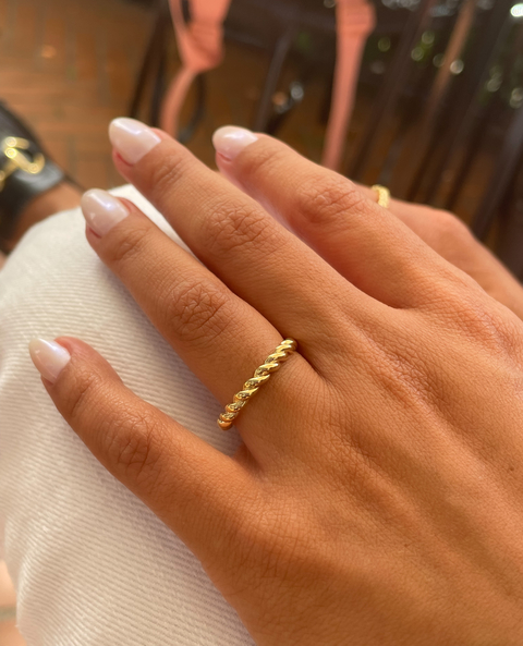 Anel torcido dourado - comprar online