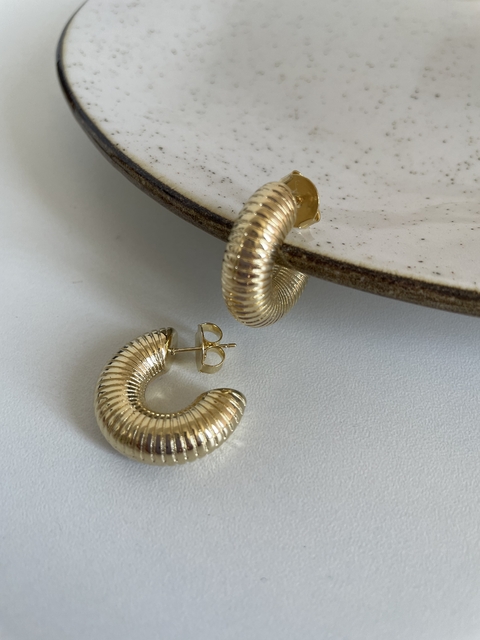 Argola tubo Eva dourada