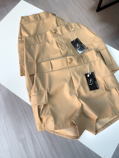 Short couro fake
