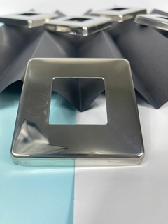 CANOPLA ESTAMPADA 40X40 EXTERNO DE 92MM POLIDA - Canoplas e Acessórios