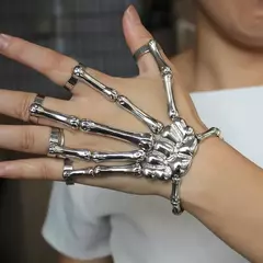 Pulseira de mão caveira estilosa na internet