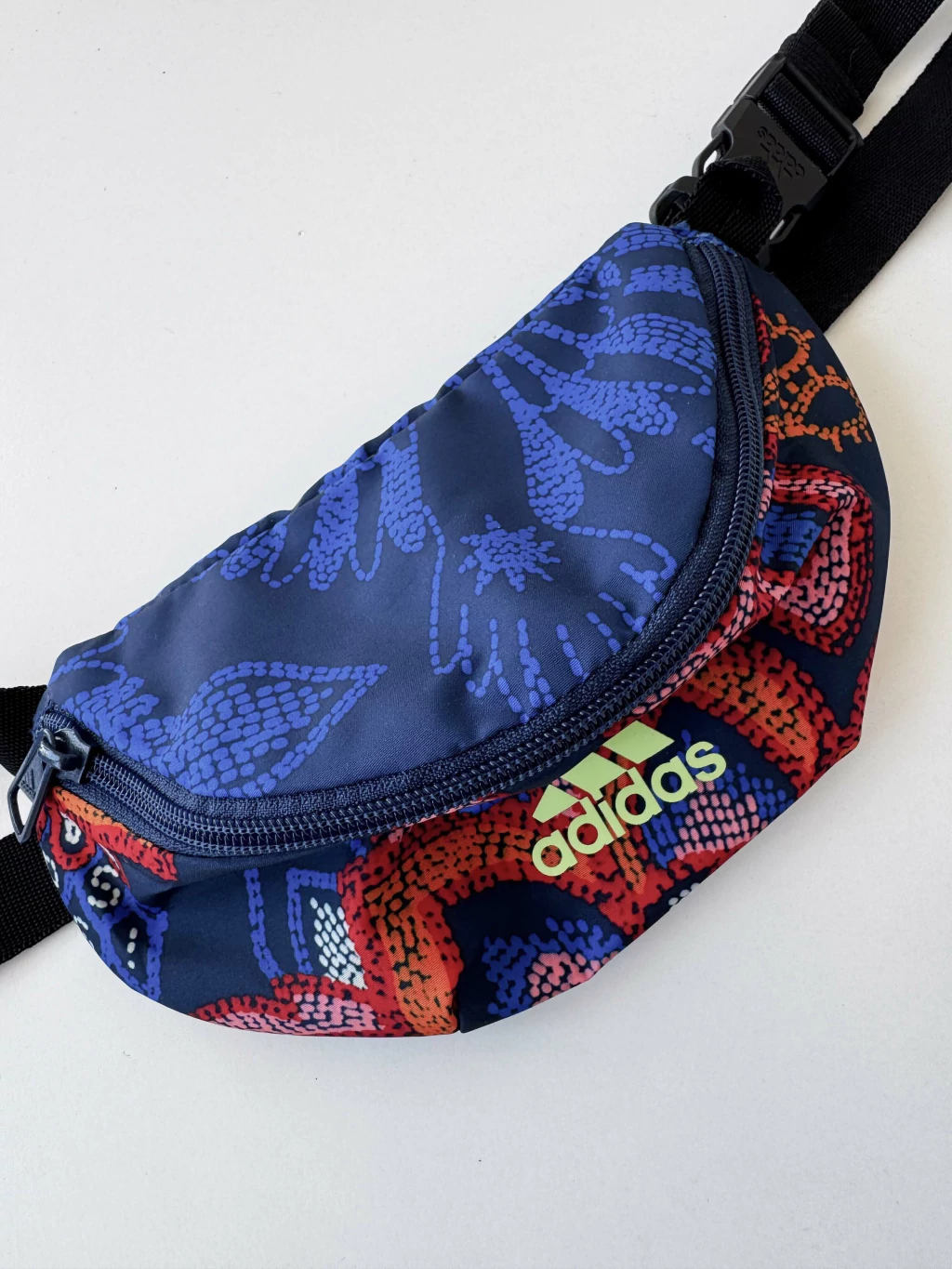 RIñonera marca ADIDAS sin uso cod 12407