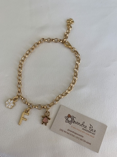 Pulseira filha , margarida e letra