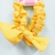 Set de scrunchies neón en internet