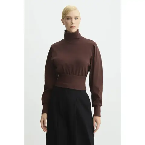BLUSA MANGA LONGA GOLA ALTA AJUSTADA NA CINTURA