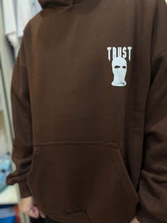 Buzo Trust Brown - comprar online