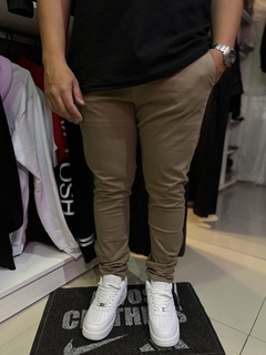 Pantalon Corte Chino Beige NO SKINNY - comprar online