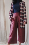 calça pantacourt corino