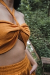 top amarelo