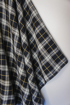 poncho xadrez preto com azul na internet