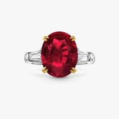 Anel clássico oval Ruby