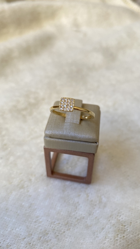 Anel solitário quadrado