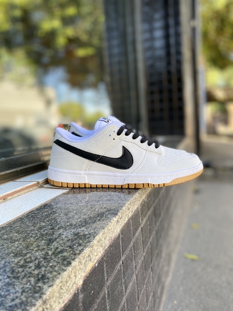 NIKE SB DUNK LOW BRANCO/CARAMELO