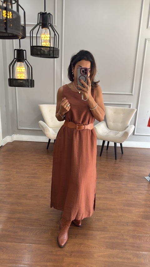 Vestido longo com fendas