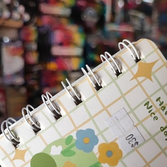 LIBRETAS MINI LIBRETAS MOKA STATIONERY FLORES A7 82 X 105 MM ARILLOS METALICOS RAYAS PASTA SUAVE LIBRETAS en internet