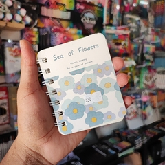 Imagen de LIBRETAS MINI LIBRETAS MOKA STATIONERY FLORES A7 82 X 105 MM ARILLOS METALICOS RAYAS PASTA SUAVE LIBRETAS