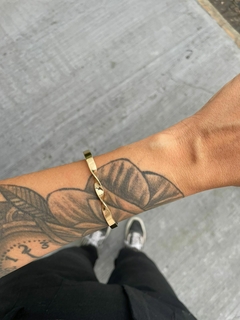 Bracelete onda grossa na internet