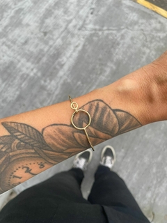 Bracelete Isa na internet