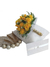 Buquê De Renda Com Rosa Amarela Flor Artificial Cabo Dourado - comprar online