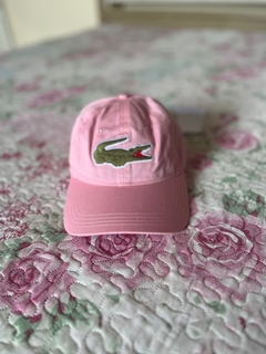 Boné Lacoste Big Croc Bordado Rosa na internet