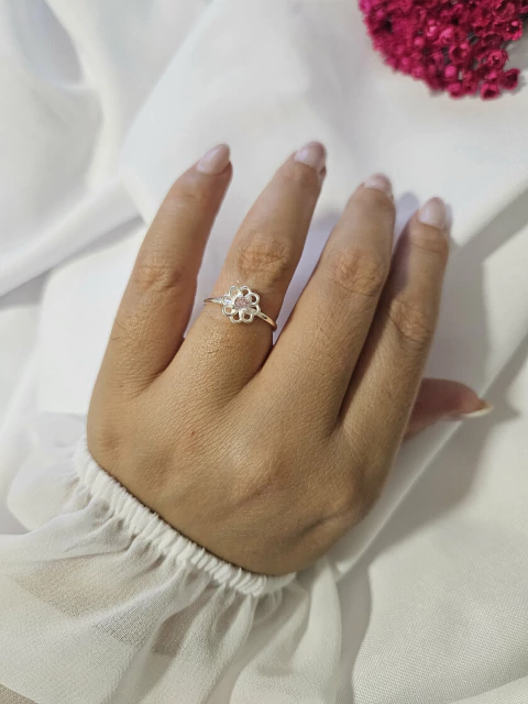 Anel flor com pedra rosa
