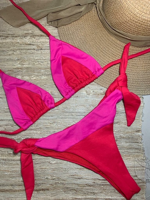 BIQUÍNI RECORTES ROSA E VERMELHO - comprar online
