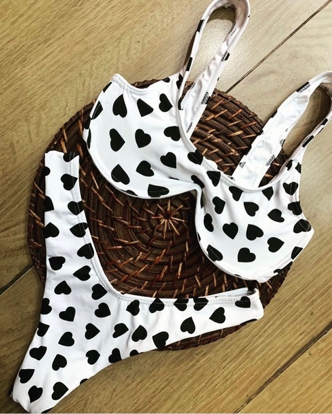 BIQUÍNI ARO CORAÇÕES P&B