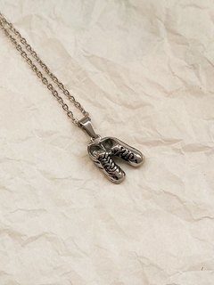 Dije doble botin con cadena acero