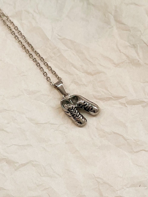 Dije doble botin con cadena acero