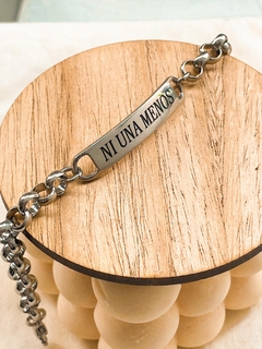 Pulsera acero Feminista frase Ni una Menos en internet