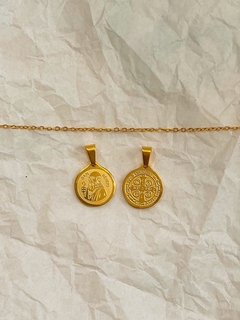 Dije San Benito doble faz y cadena acero dorado - comprar online