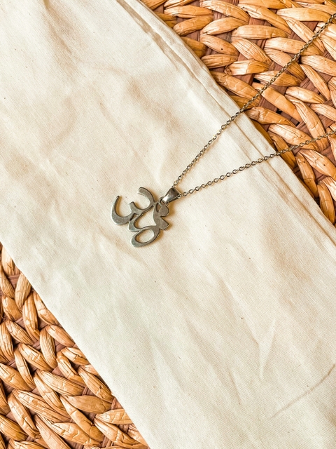 Dije OM acero con cadena