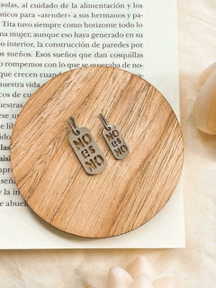Dije Acero feminista no es no (Chiquito) con cadena - comprar online