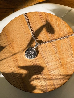 Dije San Benito acero blanco con Cadena