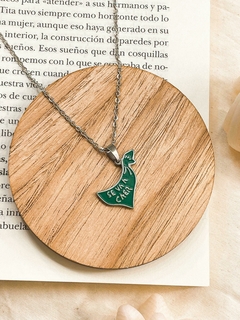 Dije acero feminista Se va a caer pañuelo (verde) y cadena