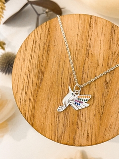 DIJE COLIBRI PLATA CON MICROCRISTAL Y CADENA ACERO BLANCO en internet