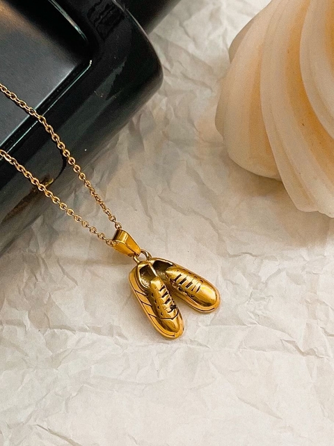 Dije doble botin acero dorado con cadena