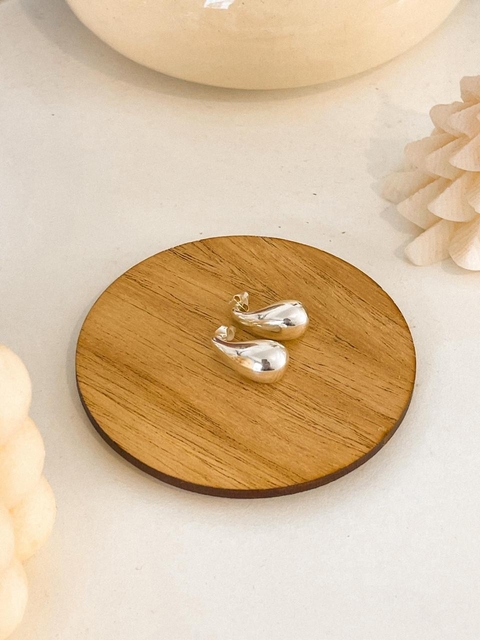 Aros gotas plateadas. TENDENCIA en moda