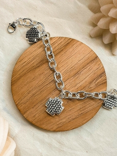 Pulsera Acero blanco con dijes cruz equilibrio labradas en internet