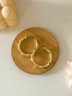 AROS ARGOLLAS RELIEVE LAMINADA EN DORADO -chunky