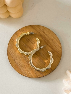 AROS ARGOLLAS CON RELIEVE LAMINADA EN DORADO-CHUNKY - comprar online