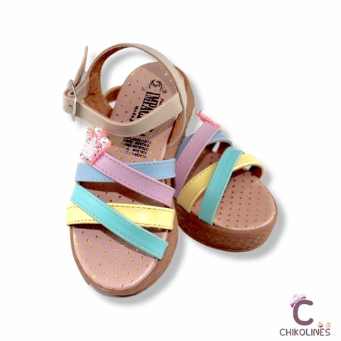 Sandalias casuales para niña. Sandalias de tiras en colores pastel