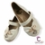 Zapatos elegantes para niña. Zapatillas tipo balerina. Acabado tipo piel, con lazo decorativo