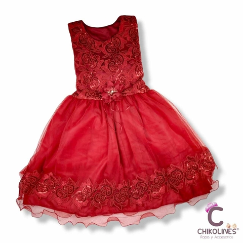 Vestido elegante para niña. Vestido elegante con tul, y bordados decorativos.