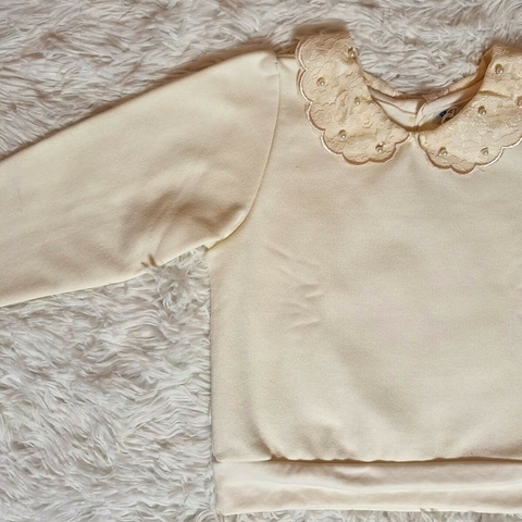 Blusa de moletinho com gola boneca